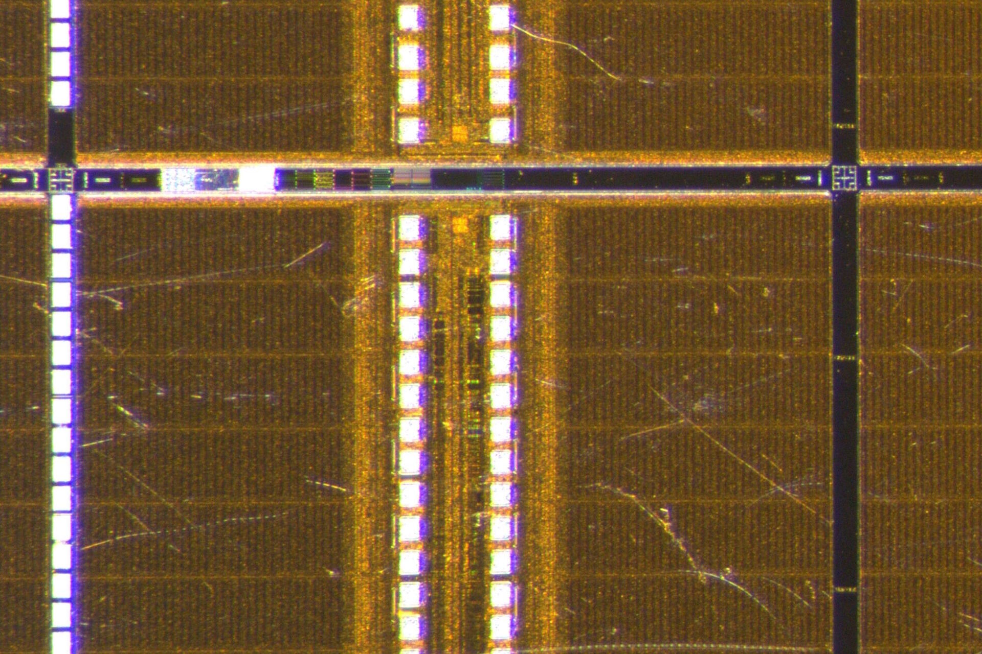 Processed wafer - Near Vertical Illumination (NVI): Holes and recesses