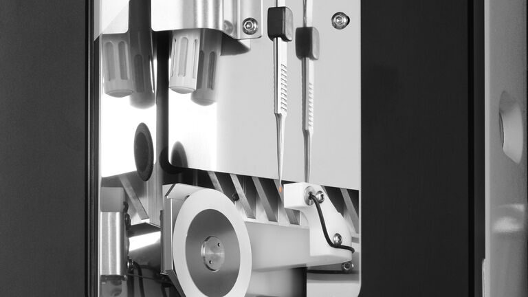 Leica EM GP2 Automatic Plunge Freezer Detail for EM Sample Preparation, Grid Plunging