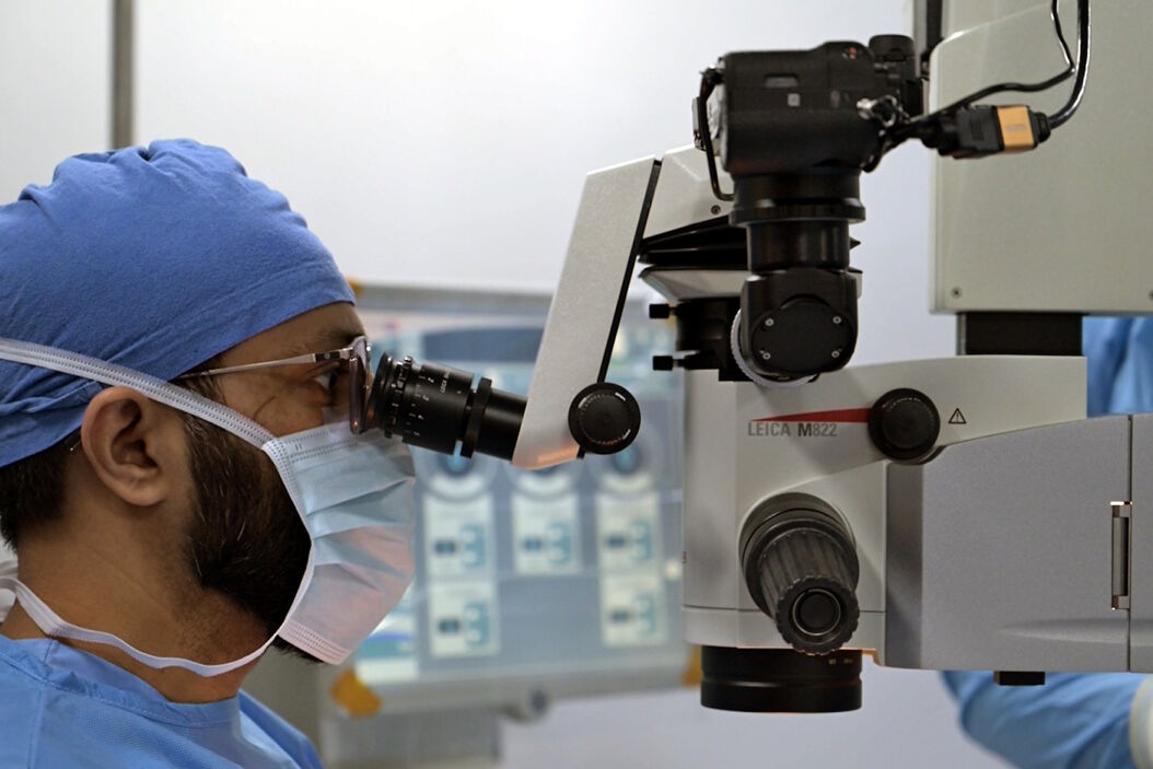 How the M822 microscope enhances surgical precision in eye surgeries - Insights from Dr. Dhami. Image courtesy of Dr. Abhinav Dhami. Dr_Abhinav_Dhami_with_M822.jpg