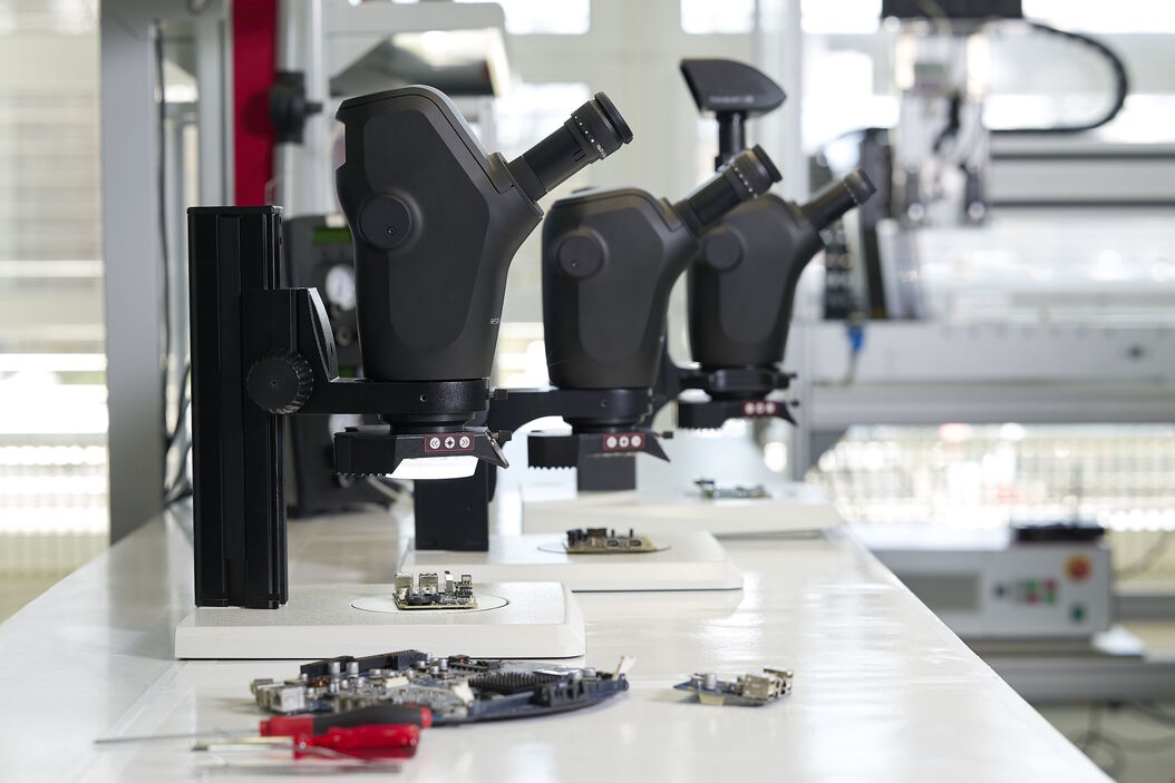 Key Factors to Consider When Selecting a Stereo Microscope, Science Lab