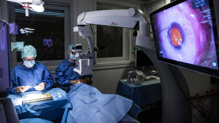 Photo du bloc opératoire à l’hôpital de Hambourg avec le professeur Spitzer 