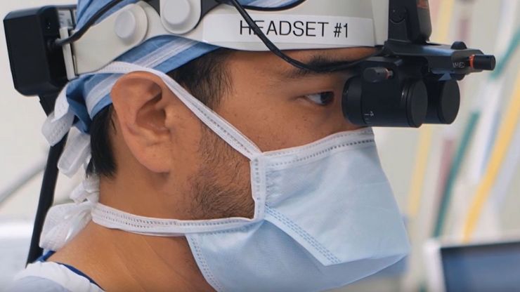 Dr. Andrew Huang, Baylor College of Medicine, in the operating room (OR) performing ear, nose and throat (ENT) surgery using the MyVeo surgical visualization headset. Dr. Andrew Huang, Baylor College of Medicine, in the operating room (OR) performing ear, nose and throat (ENT) surgery using the MyVeo surgical visualization headset.