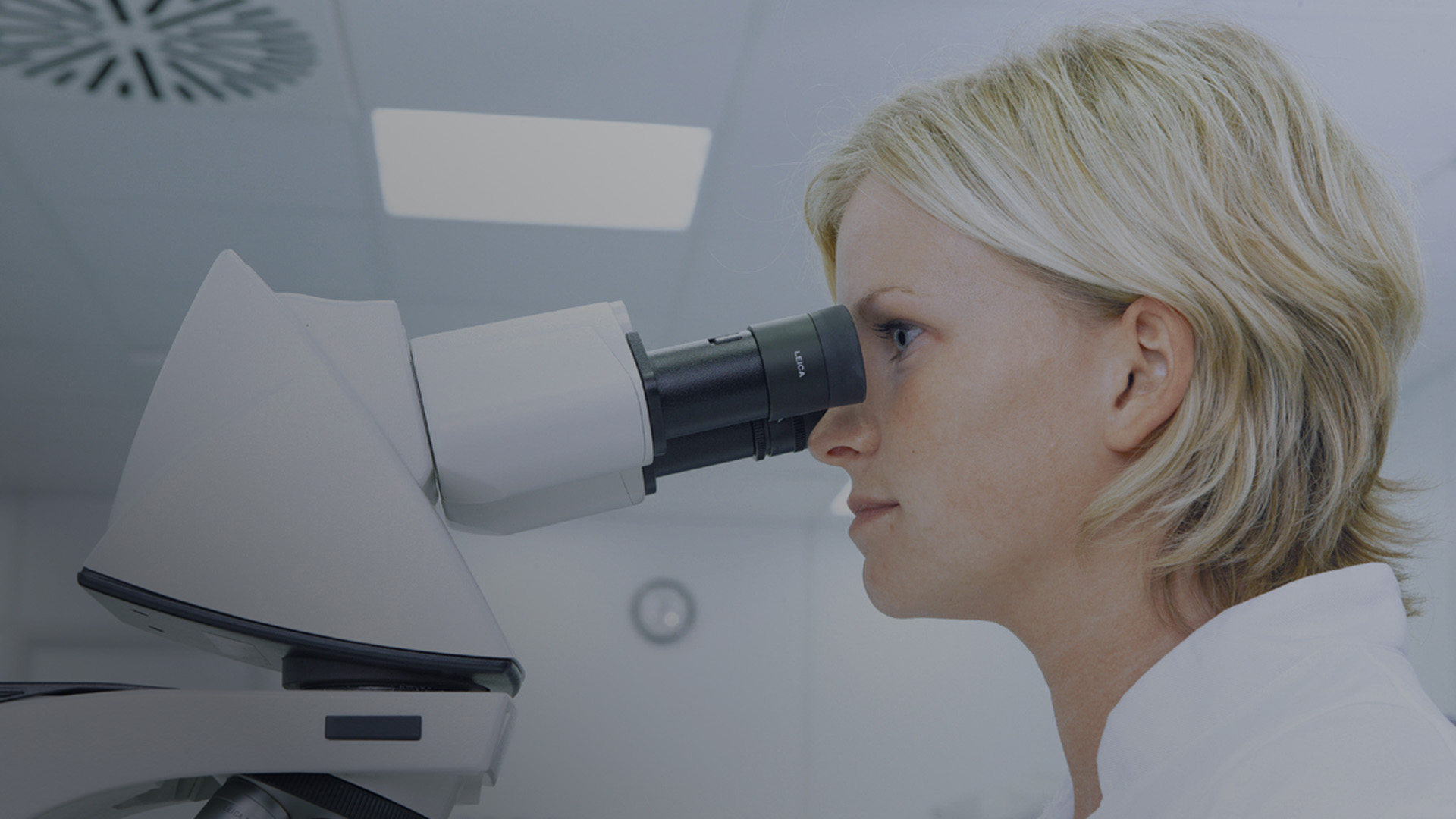 Operators can maintain a comfortable position while working using an ergonomic microscope setup.
